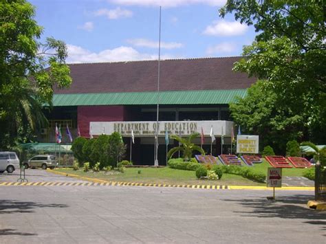 'Nananalangin' in Panatang Makabayan, inclusive, spiritual: DepEd.